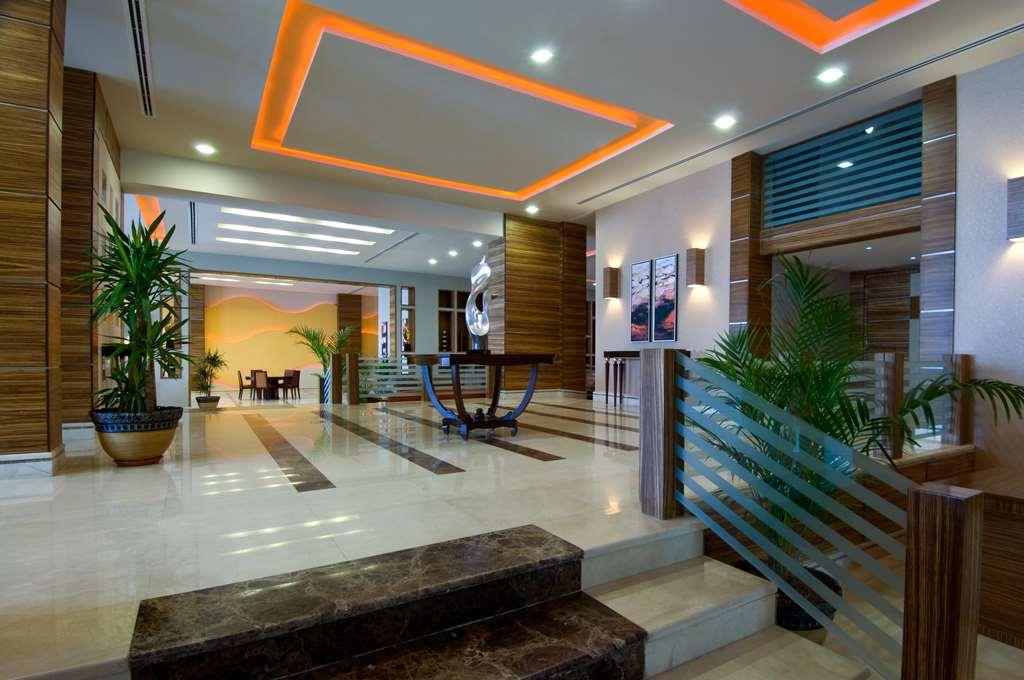 Hilton Garden Inn Riyadh Olaya Interior photo