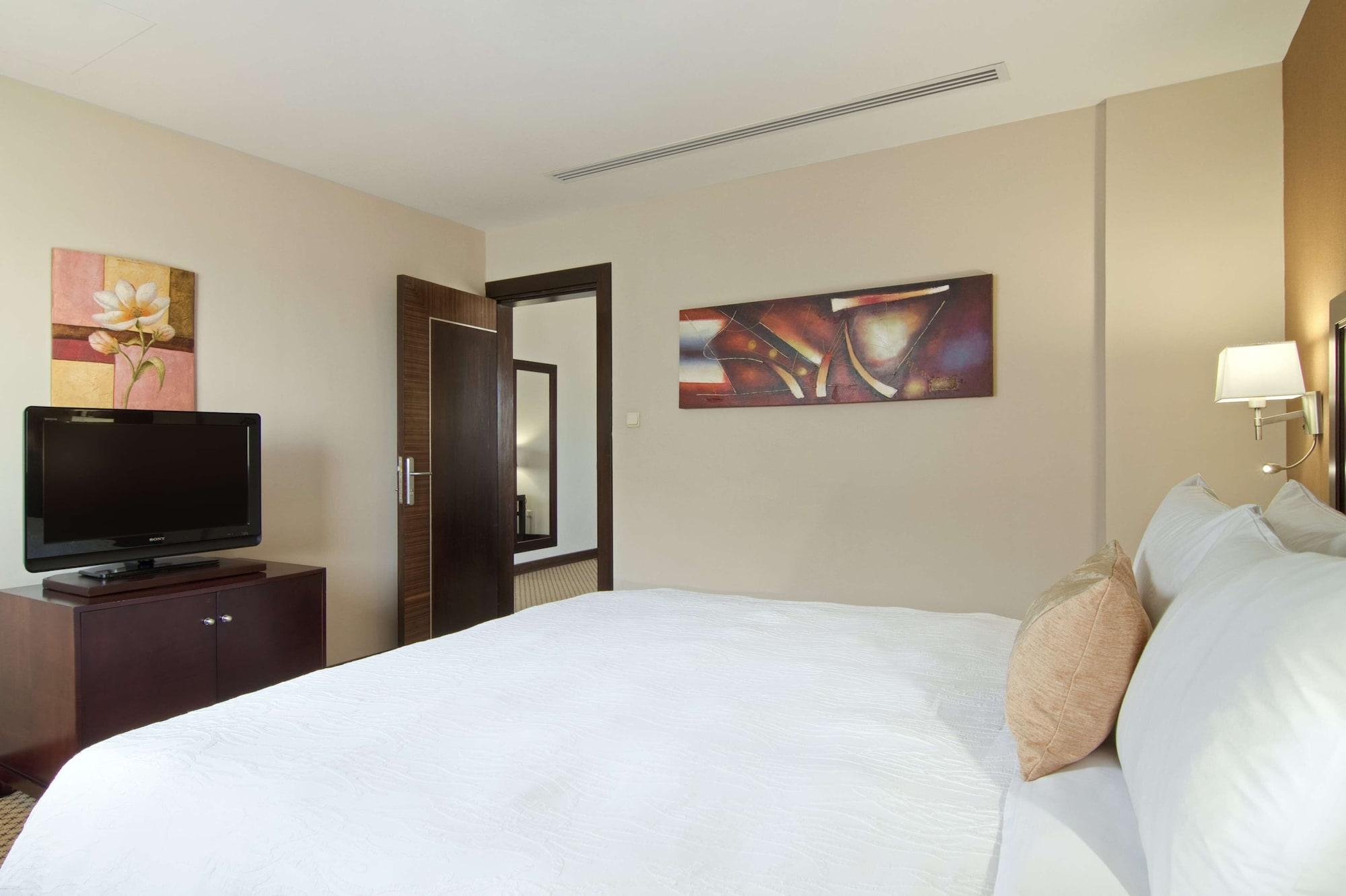 Hilton Garden Inn Riyadh Olaya Exterior photo