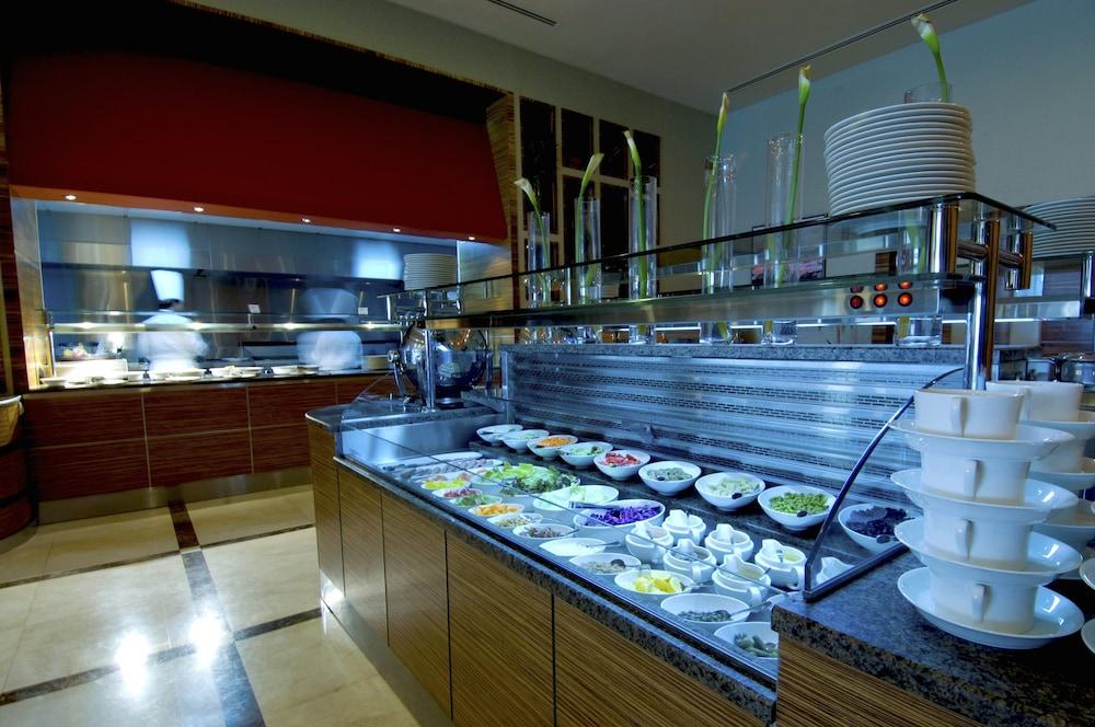 Hilton Garden Inn Riyadh Olaya Exterior photo