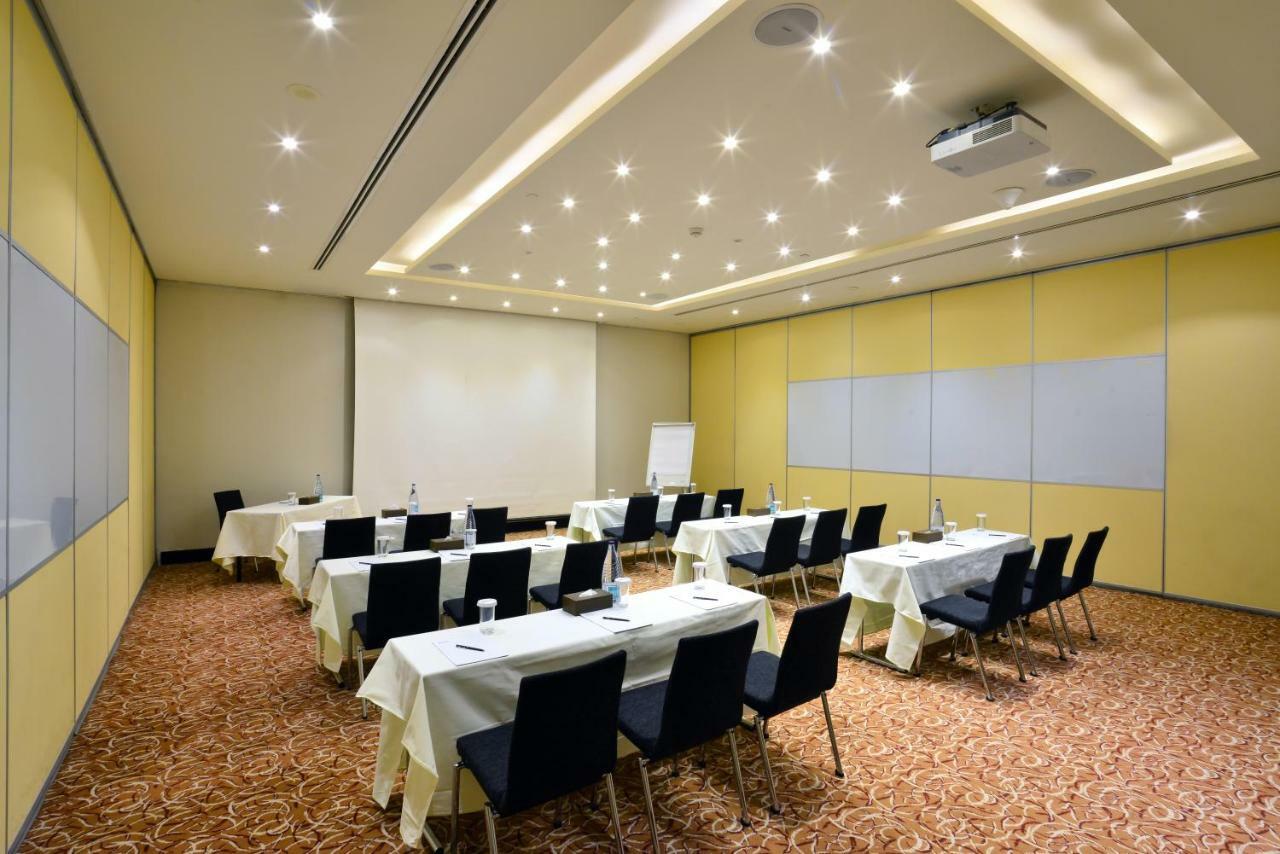 Hilton Garden Inn Riyadh Olaya Exterior photo