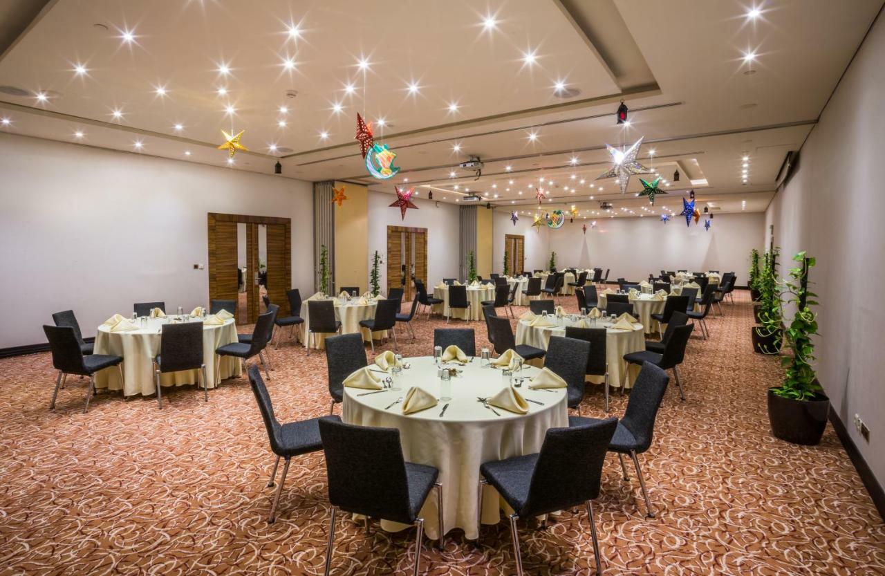 Hilton Garden Inn Riyadh Olaya Exterior photo